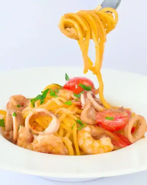 Tonnarelli calamari e gamberi: primo piatto cremoso e facile