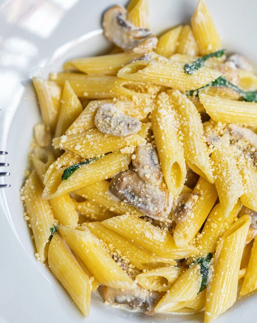 Penne con funghi e panna